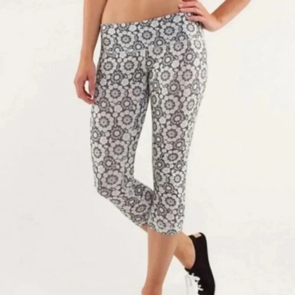 Lululemon Women’s Size 4 Wunder Under Cropped Athletic Leggings - Picture 1 of 7